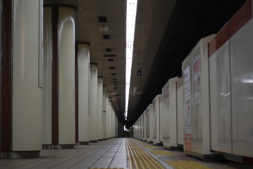 地下鉄のホーム
