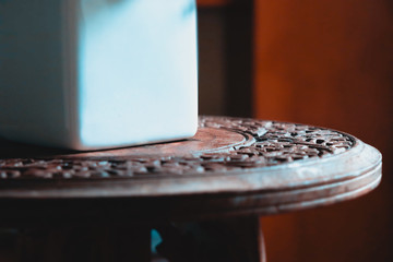 Vaso su tavolino dettaglio design