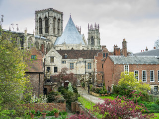 Fototapeta na wymiar york cathedral with old medieval houses
