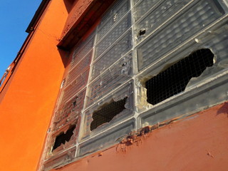 vetri rotti - vandalismo