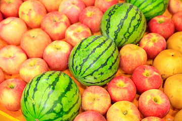 Apples and watermelons，,