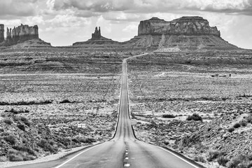 Road to Monument Valley