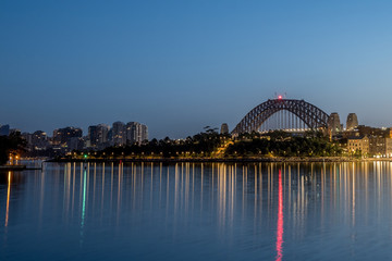 Obraz premium Barangaroo Reserve and Sydney Harbour Bridge at dawn
