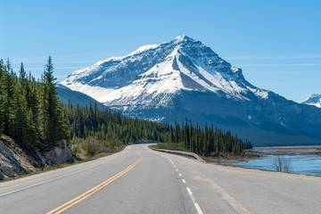 Icefields Parkway / Highway 93 in the Jasper National Park in spring - Alberta, Canada