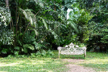 Obraz premium The vintage europe bench style in the park.