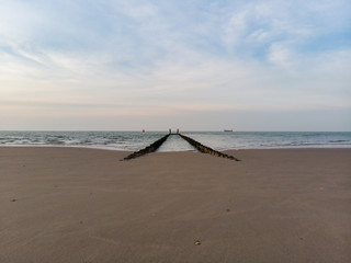 Buhne an der K&uuml;ste (Luftaufnahme, Drohne)