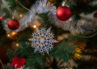 Obraz na płótnie Canvas Christmas decoration on tree