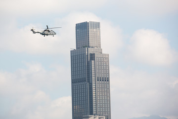 Obraz premium Helicopter and Skyscraper
