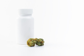 Medizinisches Cannabis mit Pillendose