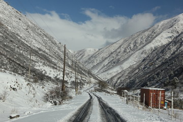 winter road to the gorge