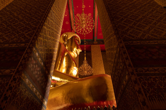 Famous temple in Thailand (Wat Kalayanamit)
