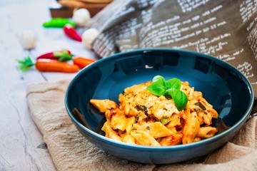 Penne gratin with vegetables, grilled zucchini and marinated tomatoes