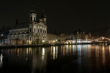 Fototapeta premium Luzern bei Nacht