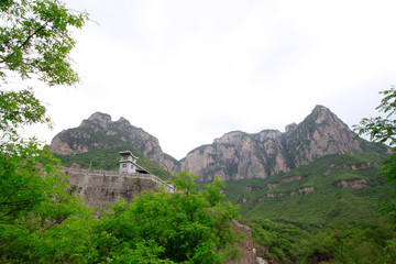 Fototapeta na wymiar reservoir dam scenery in yuntai mountain scenic spot, jiaozuo, henan province, China.