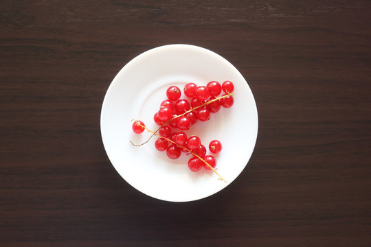Red currants on the plate