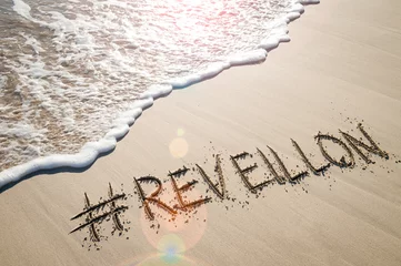 Photo sur Plexiglas Copacabana, Rio de Janeiro, Brésil Message for Reveillon (a French word for awakening that represents New Year's Eve in Brazil) written in the sand with a social media hashtag on the beach in Copacabana, Rio de Janeiro