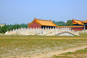Fototapeta premium White marble stone bridge and glazed tile roof