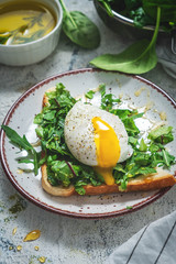 breakfast, sandwich with arugula and poached egg