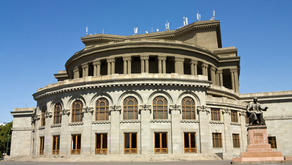Fototapeta na wymiar Opera and Ballet Theater in Yerevan.