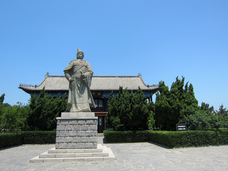 Obraz premium Qi Jiguang statue, scenic area in Penglaige, China