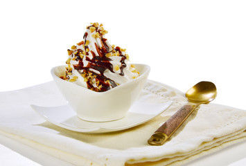 Panna montata con granella di nocciola