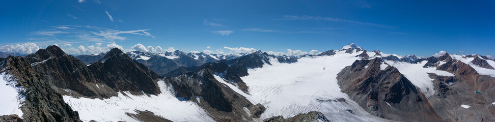 Fototapeta na wymiar Hight mountain landscape in Tyrol Alps