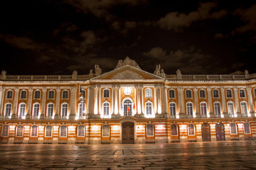 Obraz premium Capitol of Tolouse at night view