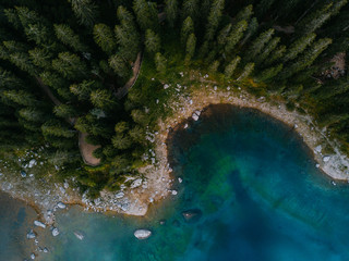 Lago di Carezza von oben 