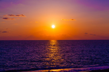 Obraz premium beautiful sky with sea on sunset