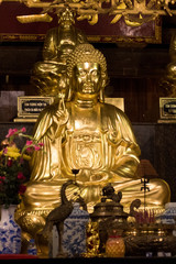 Fototapeta na wymiar Goldene Buddhas