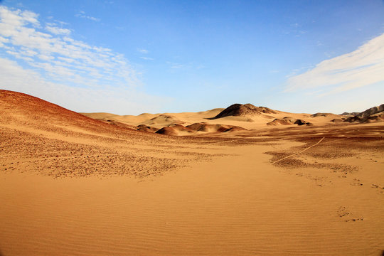 The desert in Paracas in Peru. Sun sea and sand © Claudio Quacquarelli