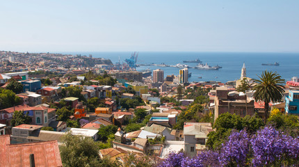Fototapeta na wymiar Panoramic view on the historic city of Valparaiso, Chile