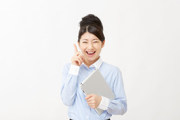 女性　ビジネス　ひらめく