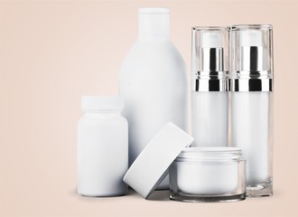 Set of cosmetic products in containers