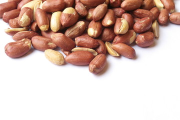ピーナッツ - Peanuts isolated on white background
