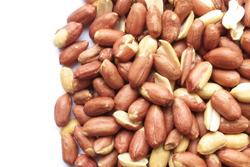 Obraz premium ピーナッツ - Peanuts isolated on white background