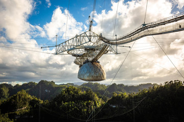 Large radio telescope in Arecibo national observatory - obrazy, fototapety, plakaty