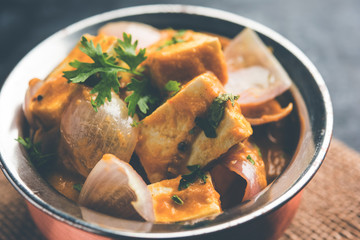 Paneer Do Pyaza  is a popular punjabi vegetarian recipe using cubes of cottage cheese  with lots of onion in a gravy