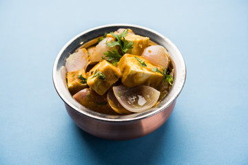 Paneer Do Pyaza  is a popular punjabi vegetarian recipe using cubes of cottage cheese  with lots of onion in a gravy