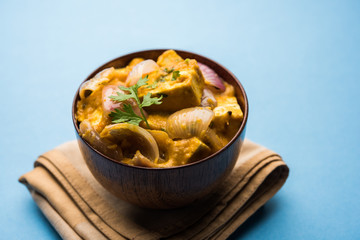 Paneer Do Pyaza  is a popular punjabi vegetarian recipe using cubes of cottage cheese  with lots of onion in a gravy