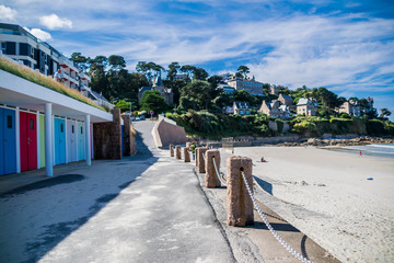 Plage de Trestrignel à Perros-Guirrec, côtes-d'Armor, Bretagne, France.