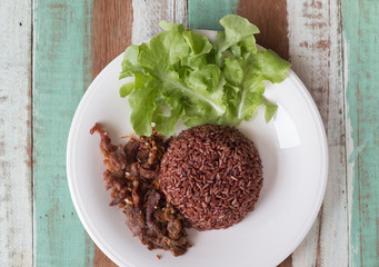 Fried sliced pork with garlic and pepper with purple rice Thai Recipes