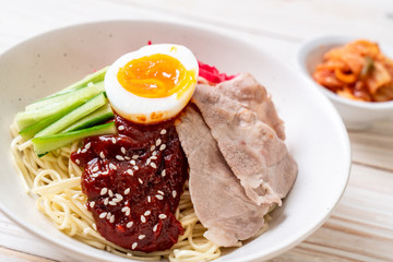 bibim naengmyeon - korean cold noodles