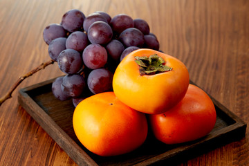 刀根柿とピオーネ (grape and persimmon)