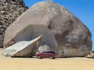 Giant Rock largest free standing boulder North America © Michael