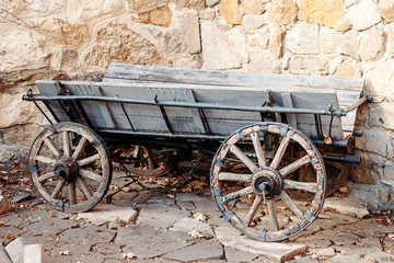 Fototapeta na wymiar old wooden cart