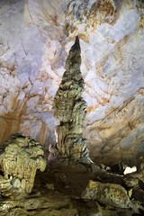 Fototapeta na wymiar Paradis Cave in Vietnam.