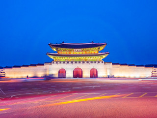 Fototapeta premium Beautiful architecture building of gyeongbokgung palace