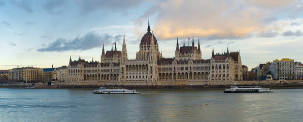Naklejka premium Hungary, Budapest Parliament view from Danube river