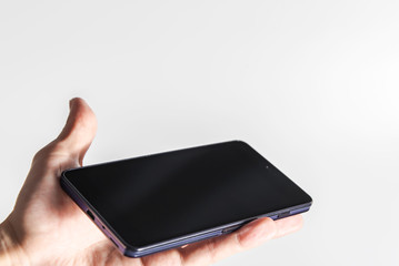 スマホを持つ手